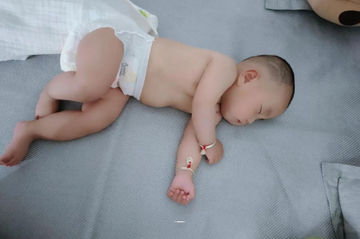 中国台湾没满月的宝宝